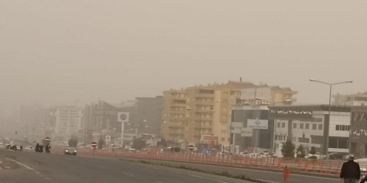 Diyarbakır’ı toz bulutu kapladı