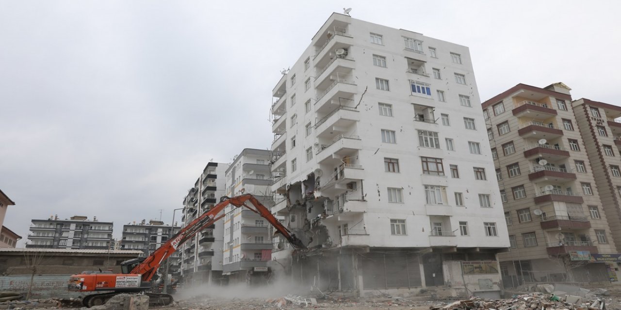 Diyarbakır’da 3 bin 76 binada ağır hasar oluştu