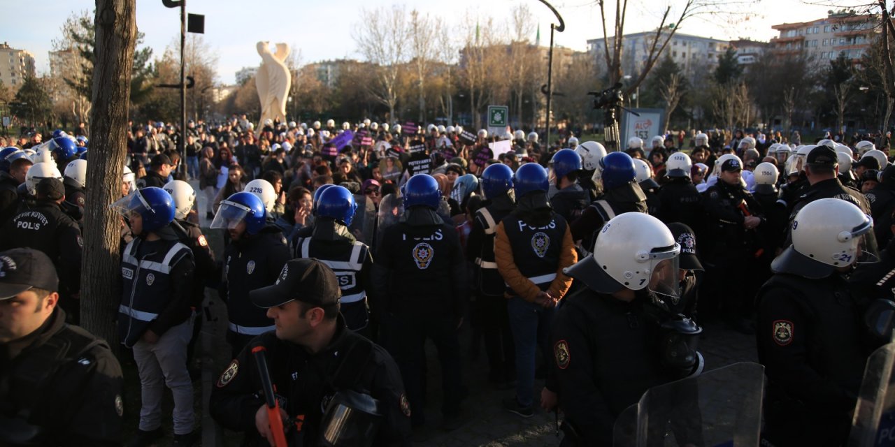Diyarbakır’da kadınların 8 Mart etkinliğine ‘yürüyüş’ engeli