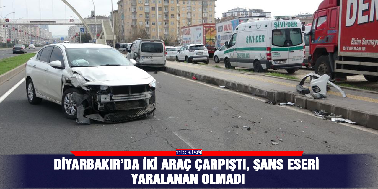Diyarbakır’da iki araç çarpıştı, şans eseri yaralanan olmadı