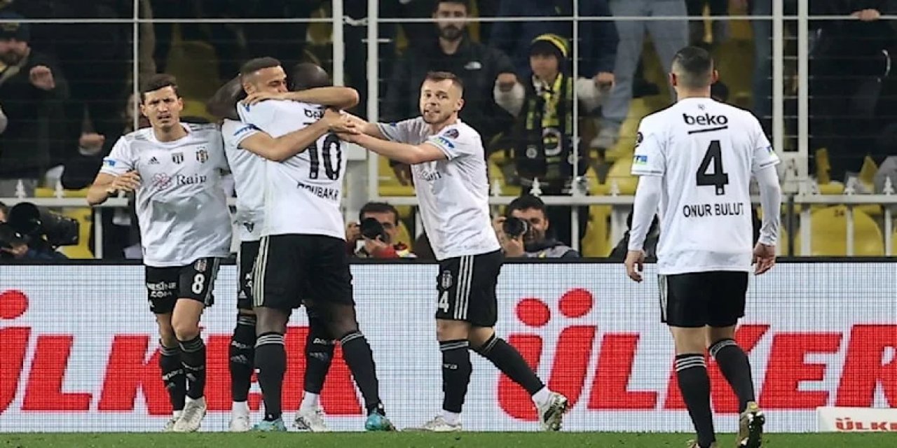 Beşiktaş, Kadıköy'de 10 kişiyle Fenerbahçe'den maçı aldı