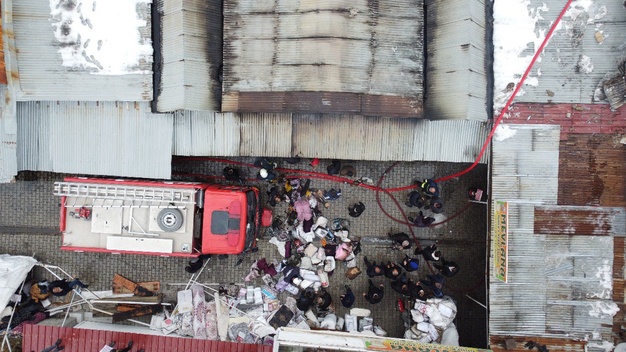 Halk pazarında yangın