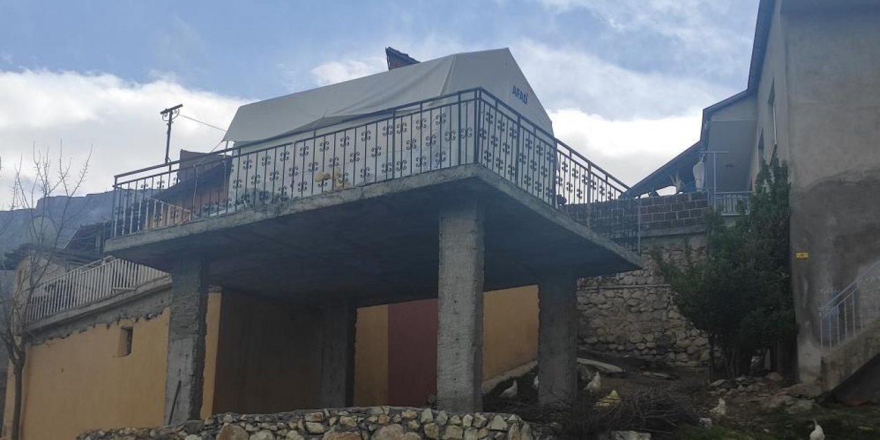 Selden korunmak için çadırı dama kurdular