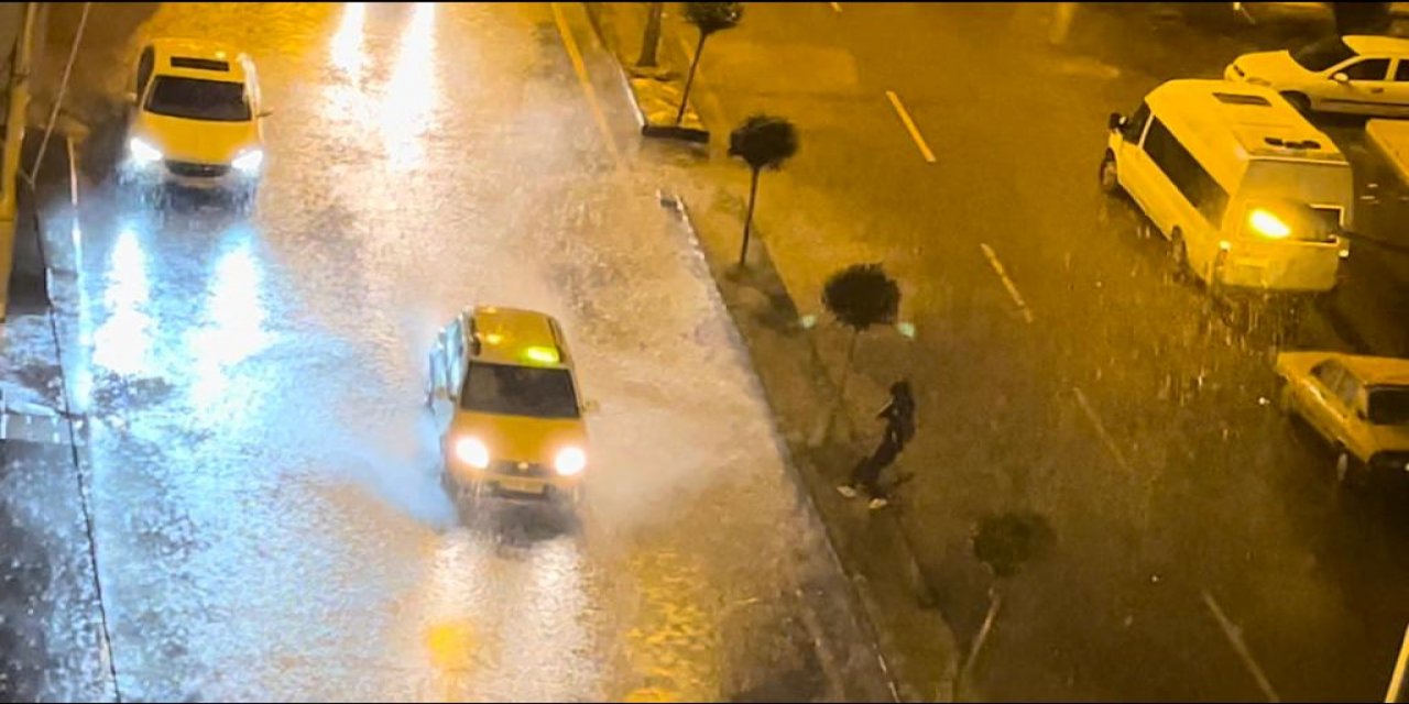 VİDEO - Diyarbakır’da sağanak yağış etkili oluyor
