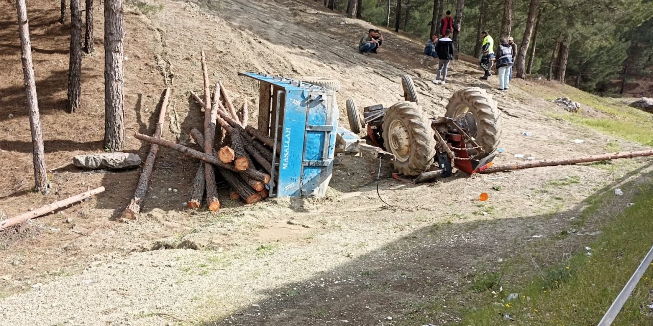 Devrilen traktörün sürücüsü hayatını kaybetti