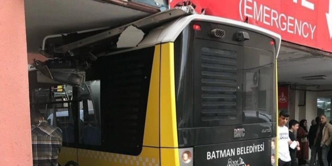 Can kurtaran otobüs acilde sıkıştı