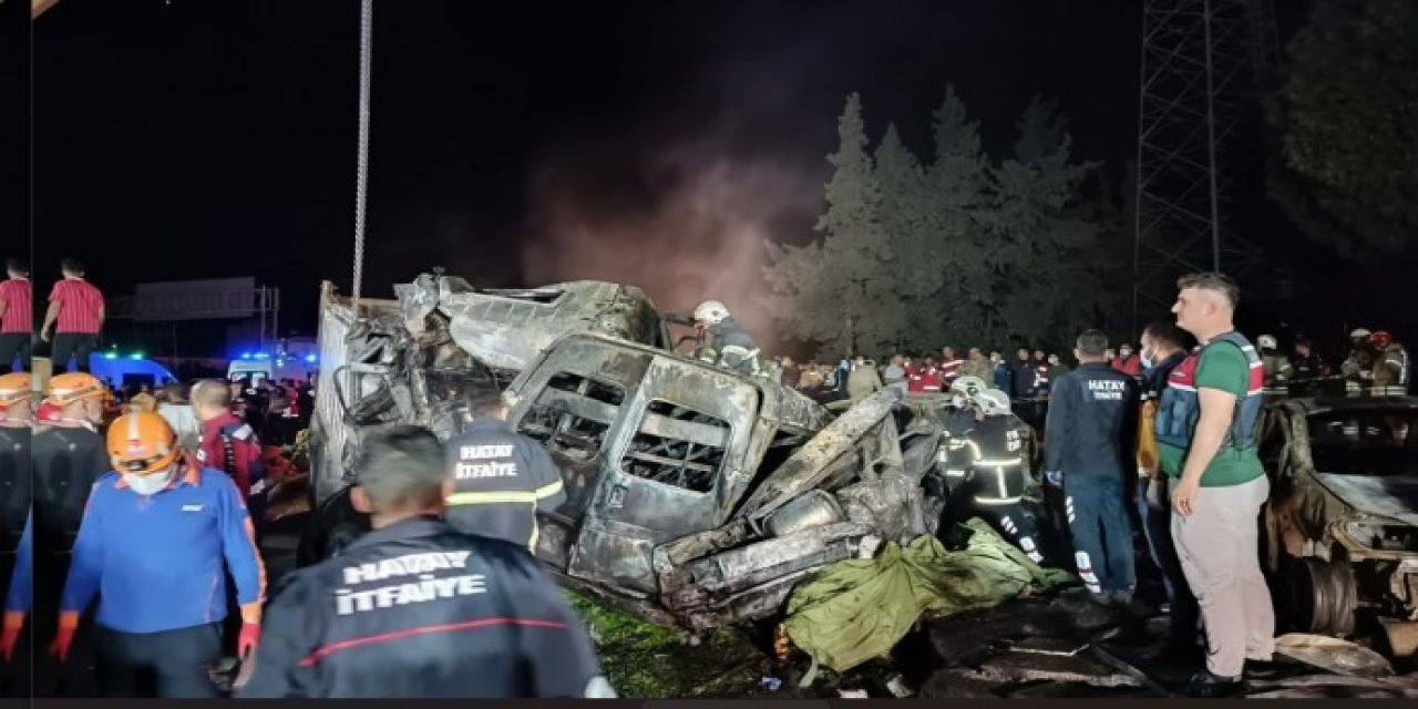 Hatay'da korkunç kaza: 12 kişi hayatını kaybetti