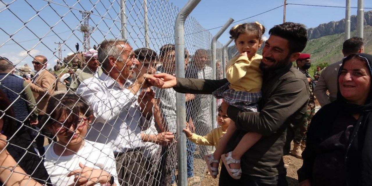 Sınır kapısı açılsa da hasret yine tel örgülerine takıldı