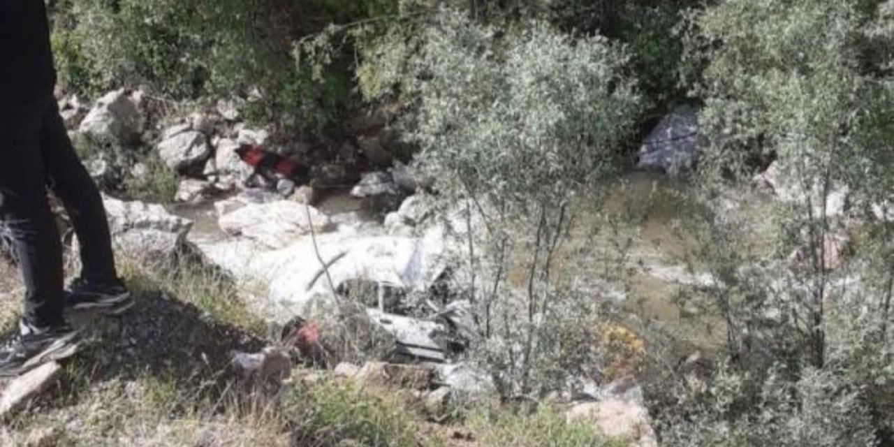 Bitlis’te otomobil dereye uçtu: 1 ölü, 2 yaralı