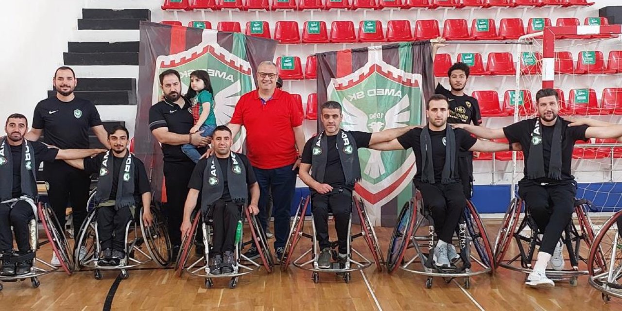 Amedspor Tekerlekli Sandalye Basketbol Takımı şampiyonluk kupasını aldı