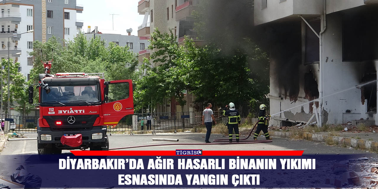 Diyarbakır’da ağır hasarlı binanın yıkımı esnasında yangın çıktı