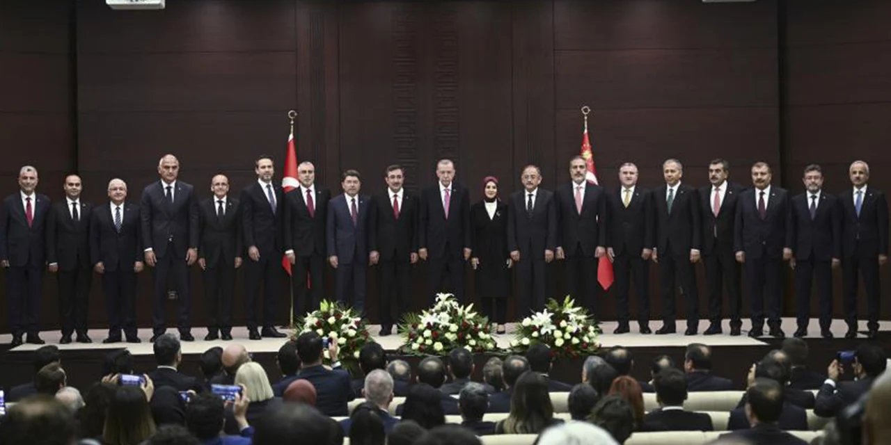 Fidan Dışişlerin, Şimşek de Hazinenin başına getirildi