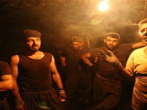 30 ila 50 TL'ye “ölüm kuyularına” iniyorlar