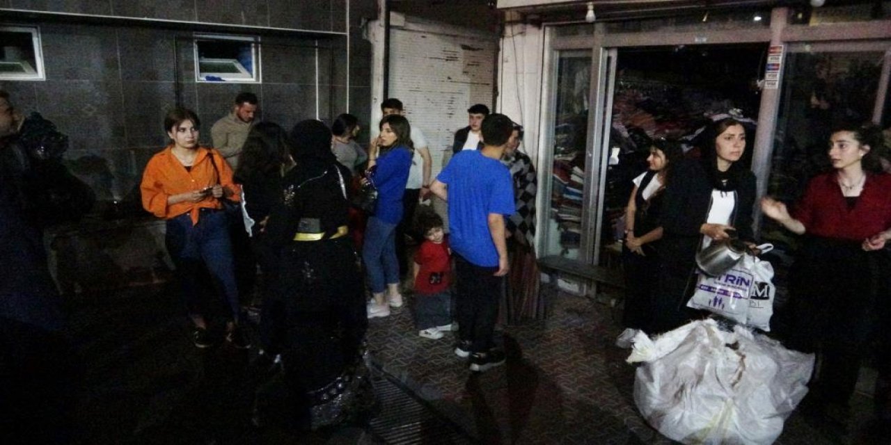 Van Büyük Rus Pazarı'nda yangın