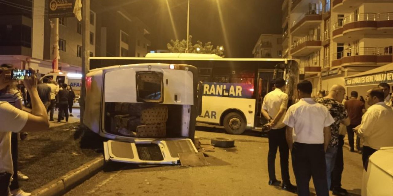 Belediye otobüsü minibüsle çarpıştı: 8 yaralı