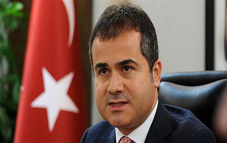 Eski bakan istifa etti