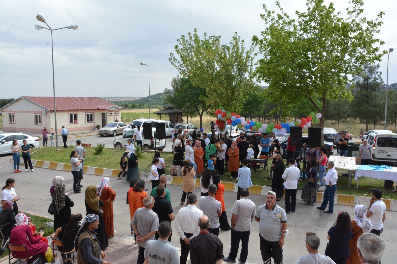 VİDEO- Hastalara halayla moral