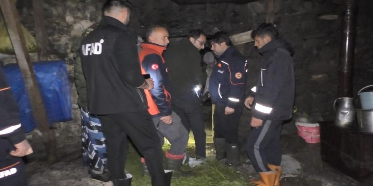 Köyü sel vurdu, 10 ev zarar gördü