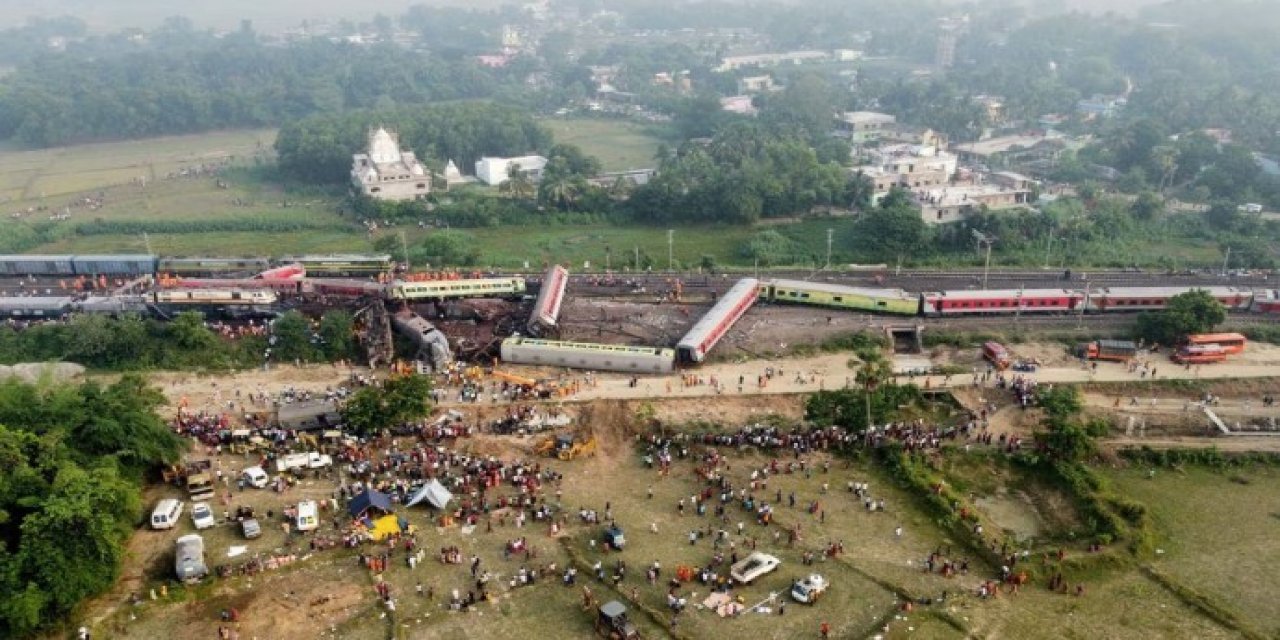 Hindistan'da tren kazası: 290 kişi öldü