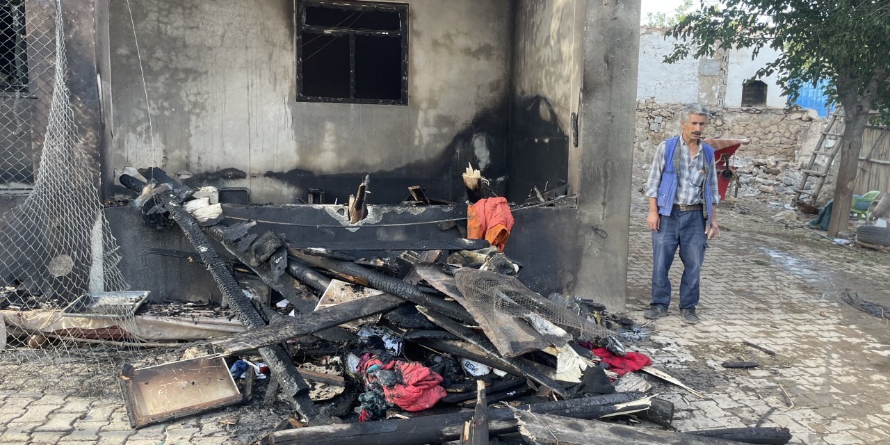 Yanan evdeki 4 kişi dumandan etkilendi