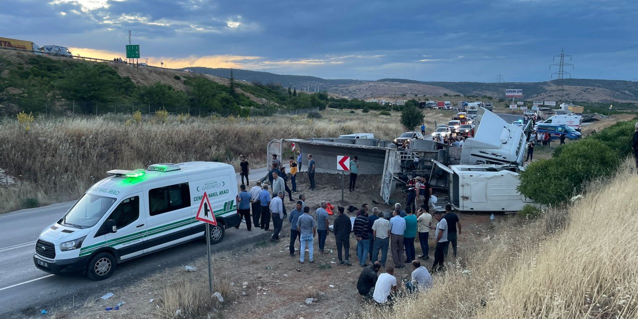 Zincirleme kaza: 3 kişi öldü, 5 kişi yaralandı