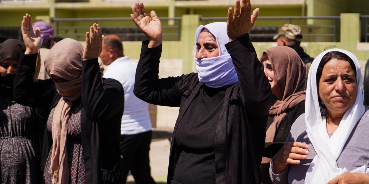 39 Ezidi’nin cenazesi ailelerine teslim edildi