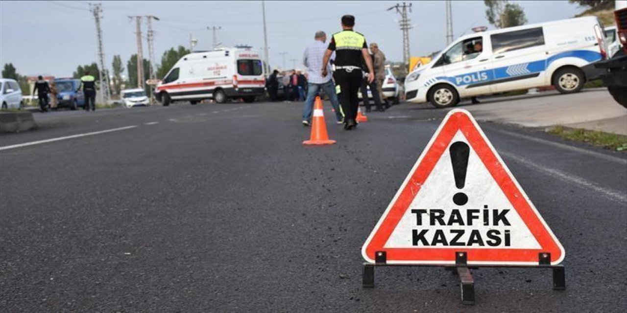 Urfa’da otomobiller kafa kafaya çarpıştı: 5 yaralı