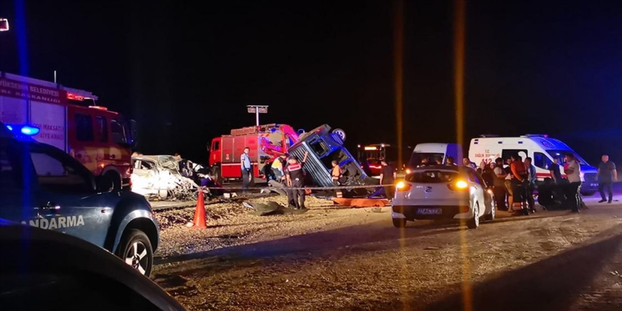 Katliam gibi kaza: 6 ölü, 1 yaralı