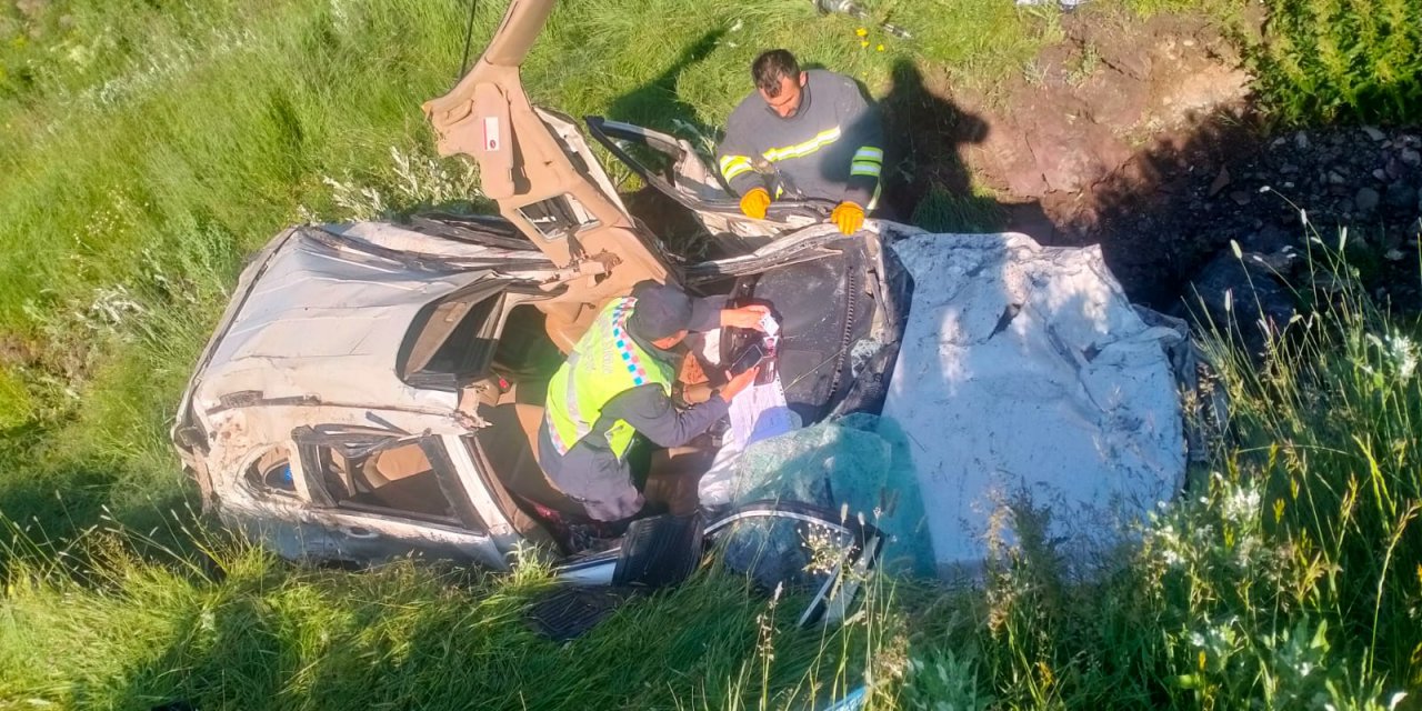 Şarampole devrilen araçta 1 kişi öldü, 3 kişi yaralandı