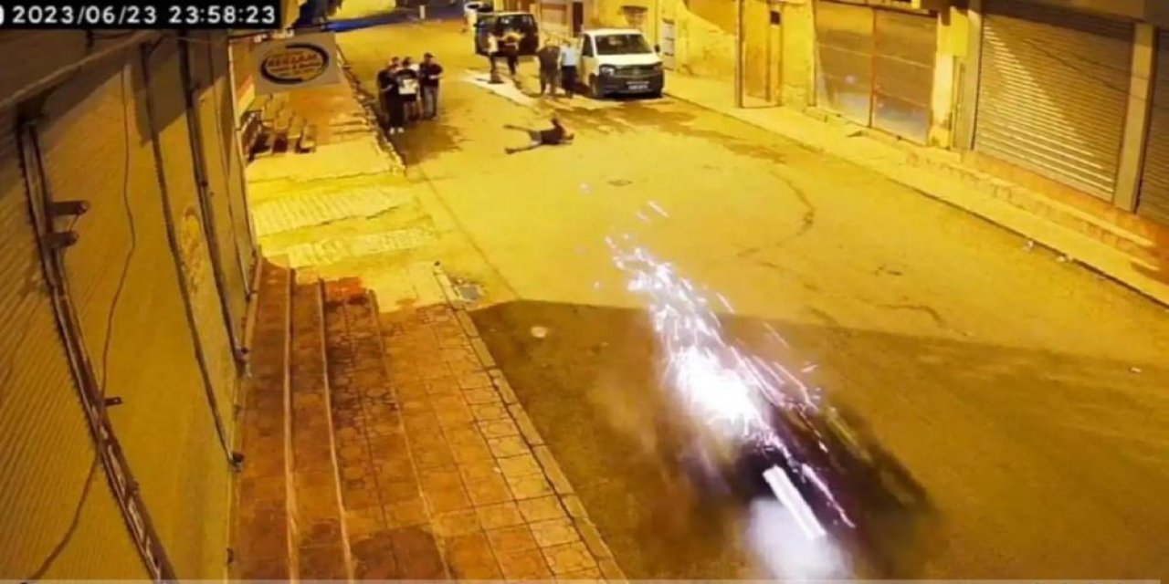 Motosiklet yayaya çarptı: 2 yaralı