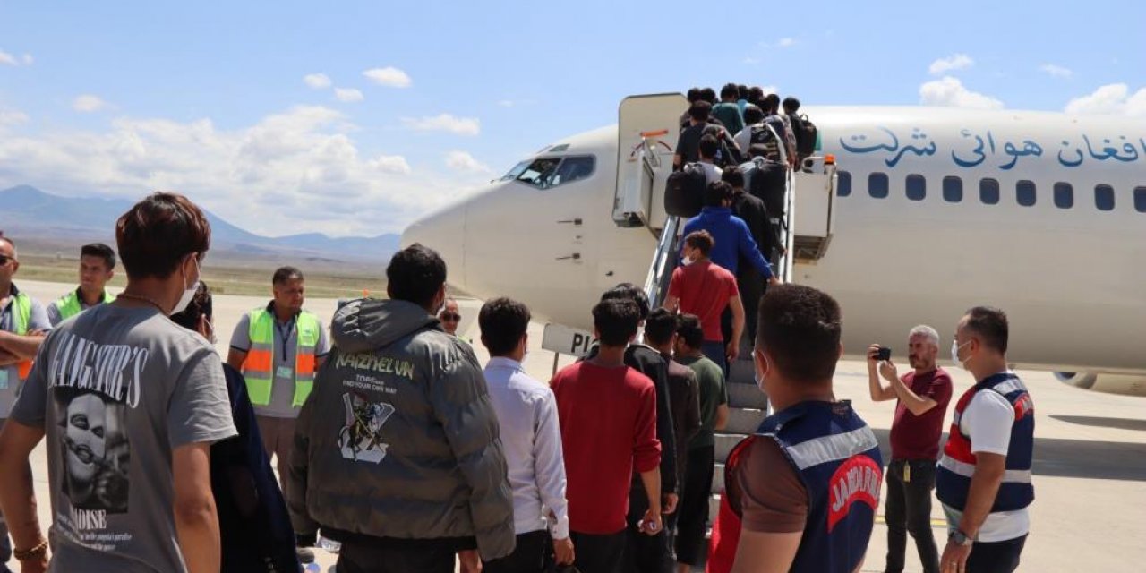 296 Afganistanlı göçmen geri gönderildi