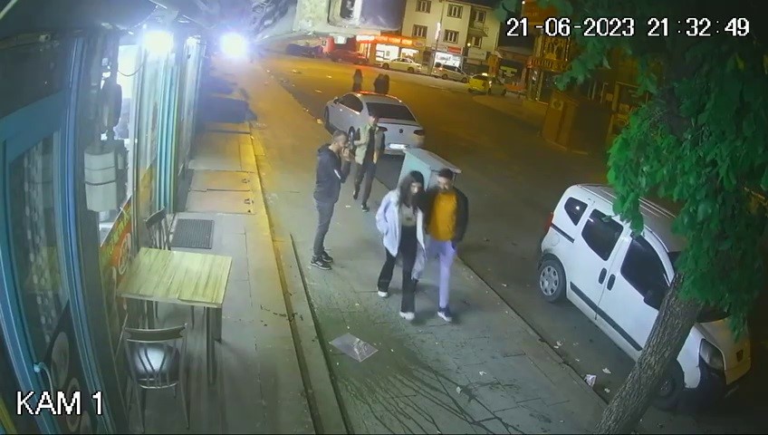 ‘Laf atma’ kavgası can aldı!