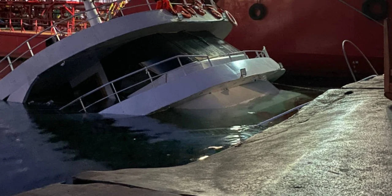 Yenikapı Sahilde Tur Teknesi Battı