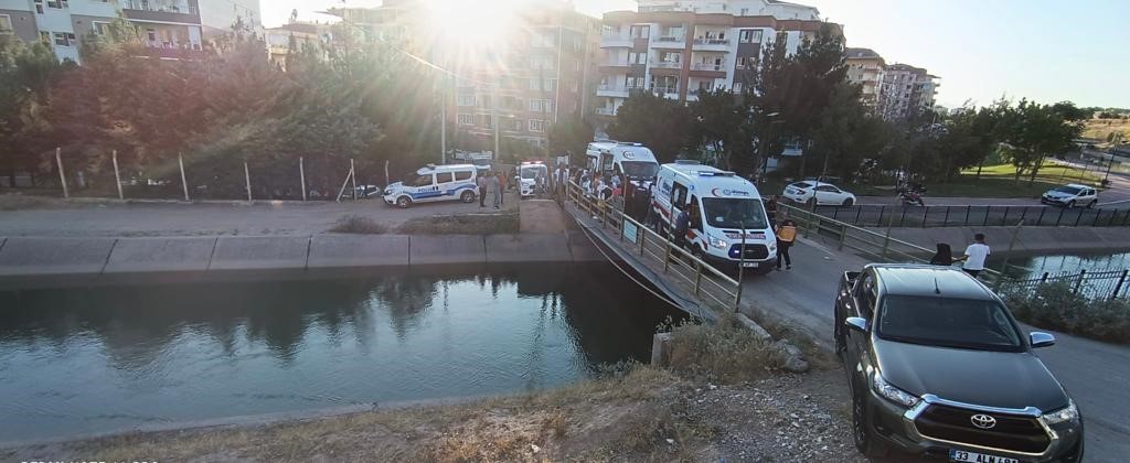 Çocuk suya düştü