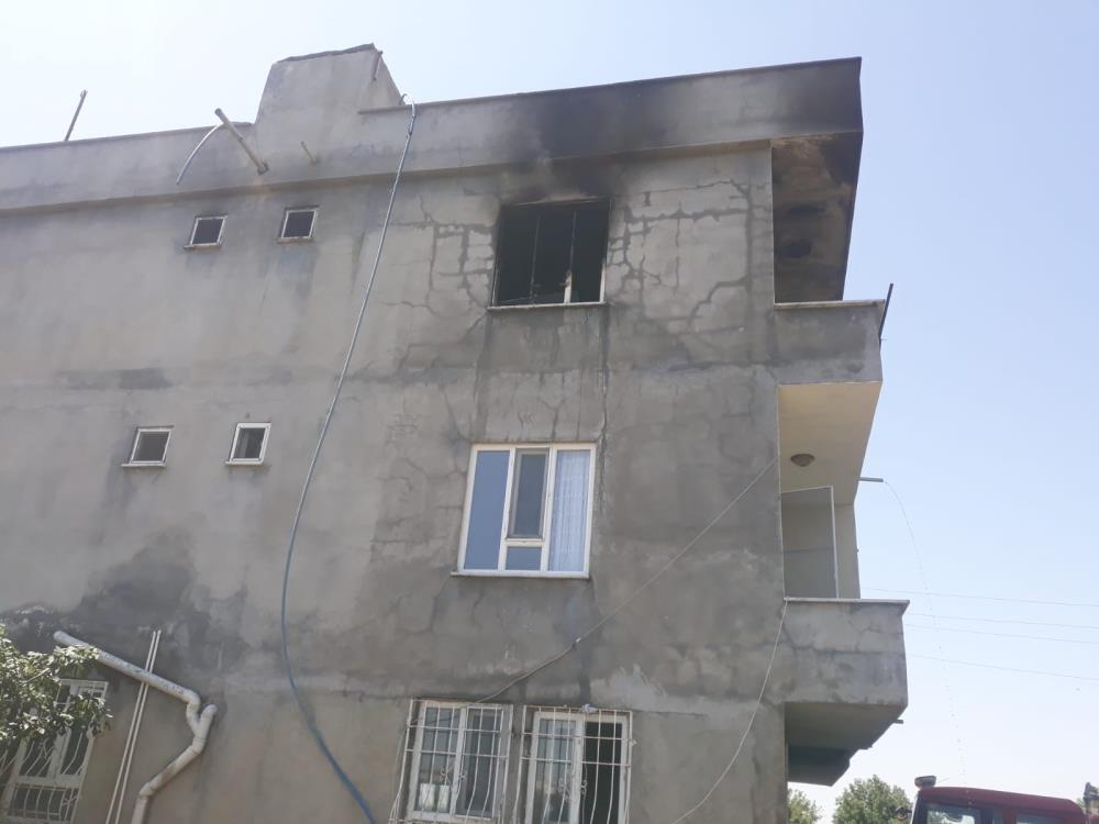 Yangın bir evi küle çevirdi