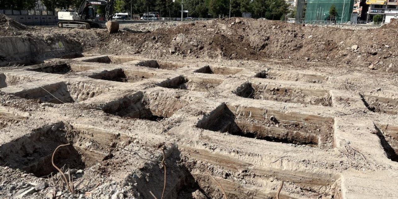 VİDEO - 89 kişinin öldüğü Galeria Sitesi’nin zemin blokları gözüktü