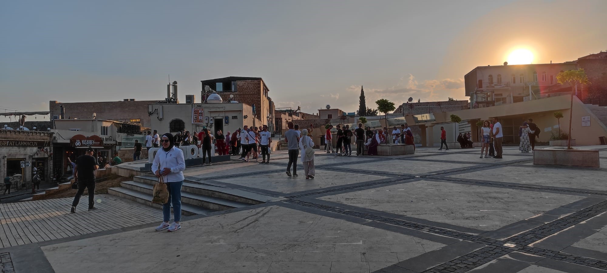 Sıcak havaya rağmen turist akını