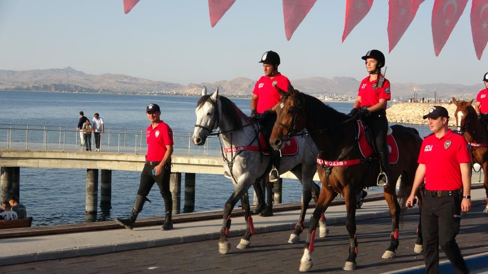 Van’da ‘atlı polisler’ dönemi