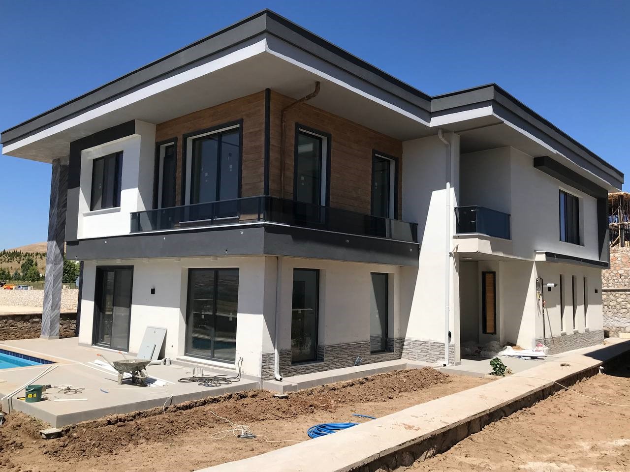 Dengesini kaybetti, düştü, yaşamını yitirdi