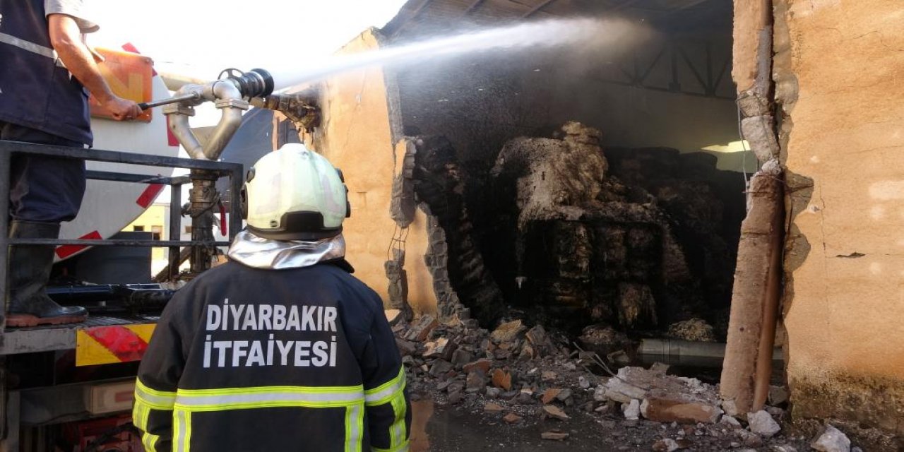 Diyarbakır’da yanan pamuk ambarı kül oldu