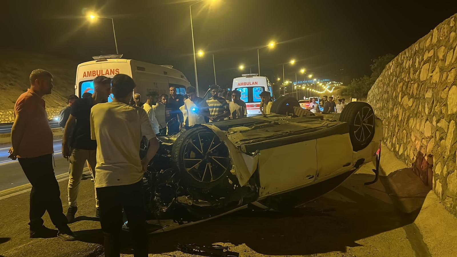 Siirt’te otomobil takla attı: 3 yaralı