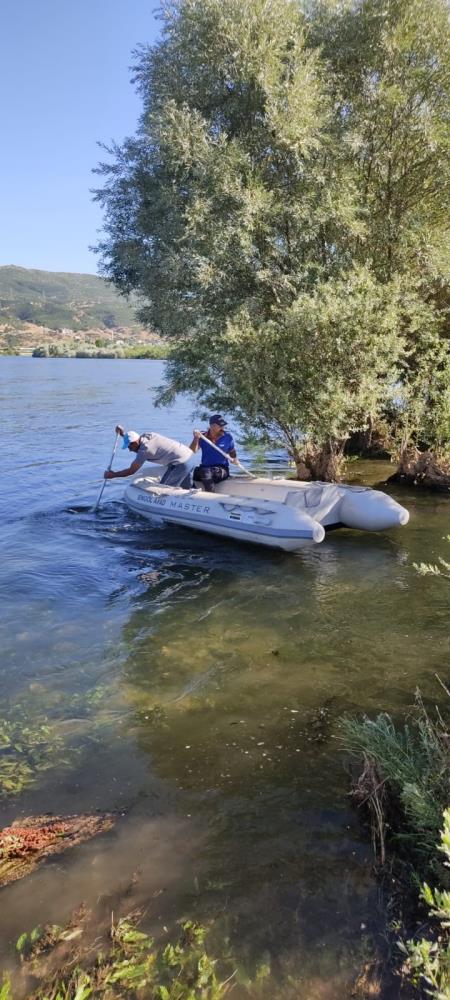 Murat Nehri'nde mahsur kalanlar kurtarıldı
