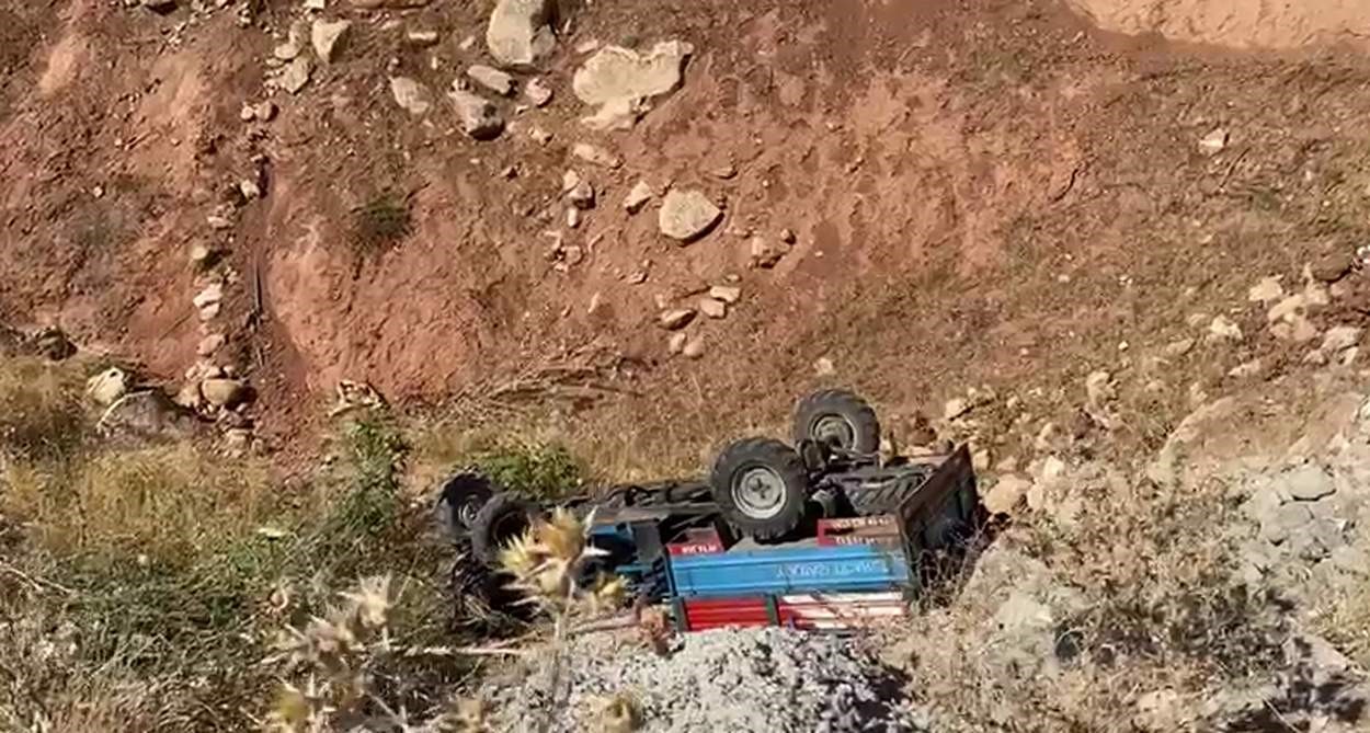 Tarım aracı devrildi: 1 ölü, 2 yaralı