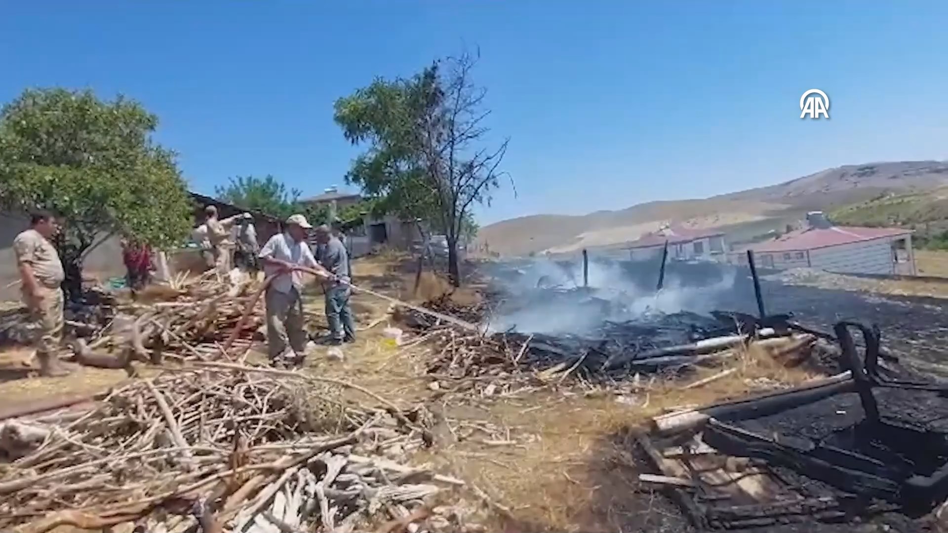 Otluk arazide çıkan yangın söndürüldü