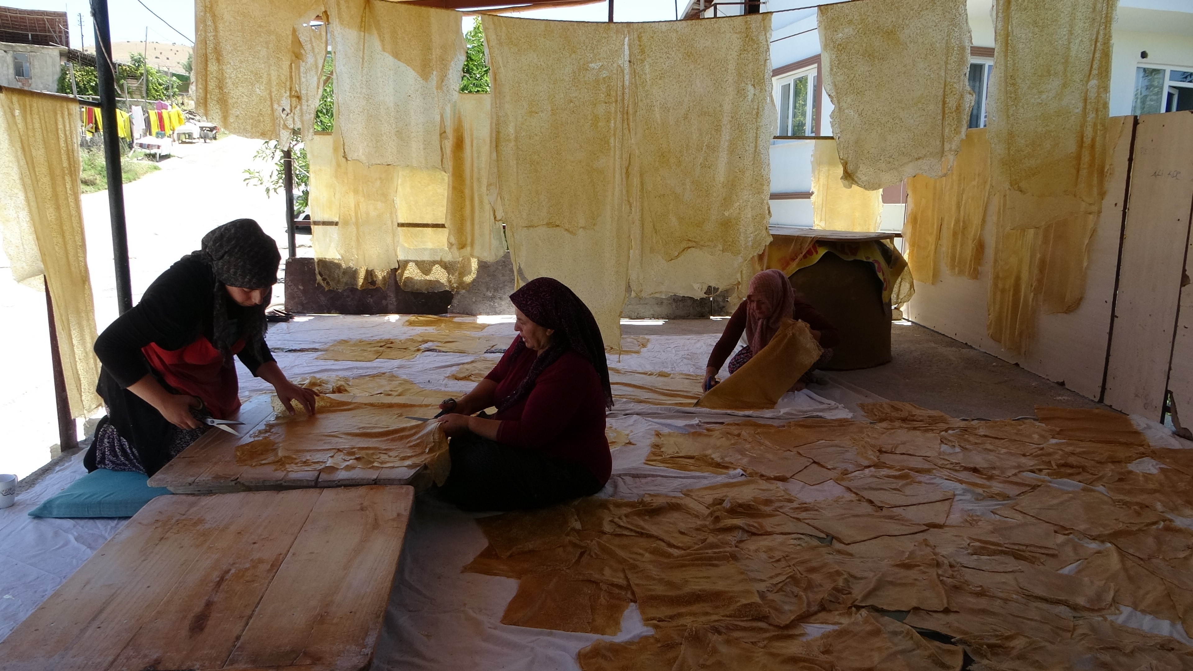 Deprem bölgesi kadınlarından üretim atağı