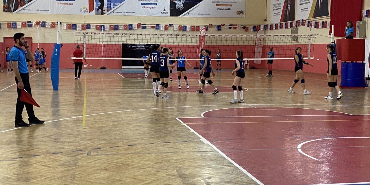 ANALİG voleybol yarı final müsabakaları başladı