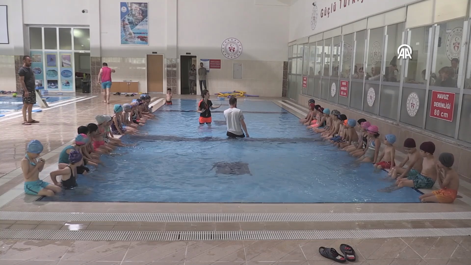 5 bin çocuğa yüzme eğitimi