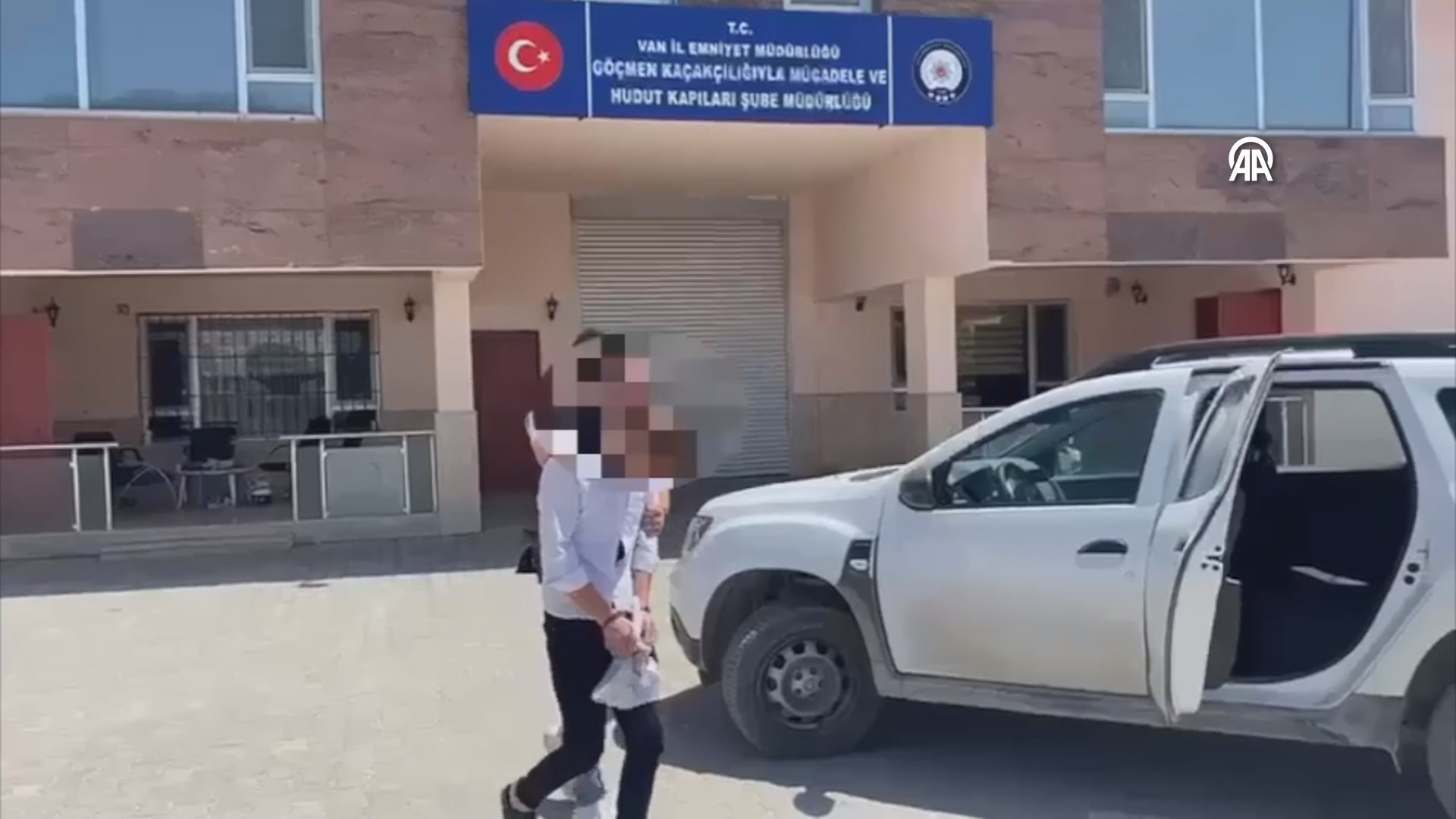 Göçmen kaçakçısı 3 kişi tutuklandı