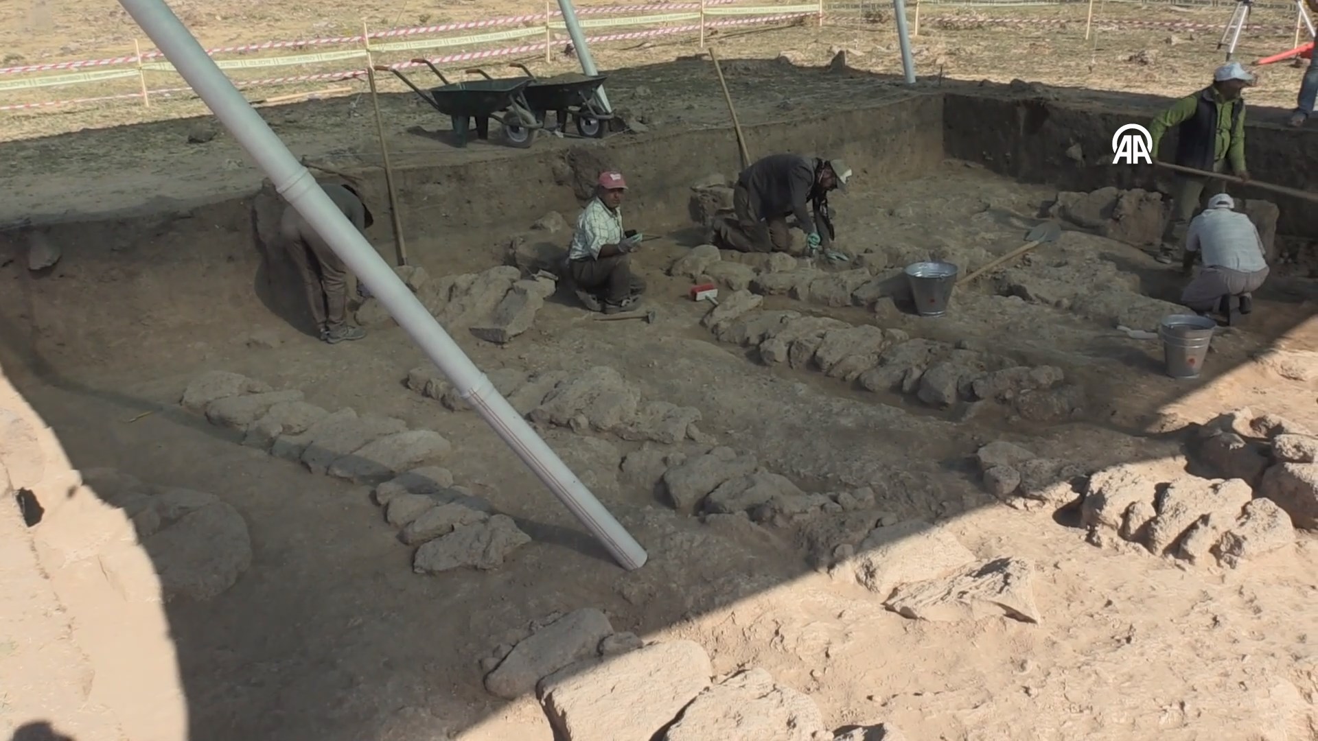 Savaş alanı tespiti için 15 mezar açıldı