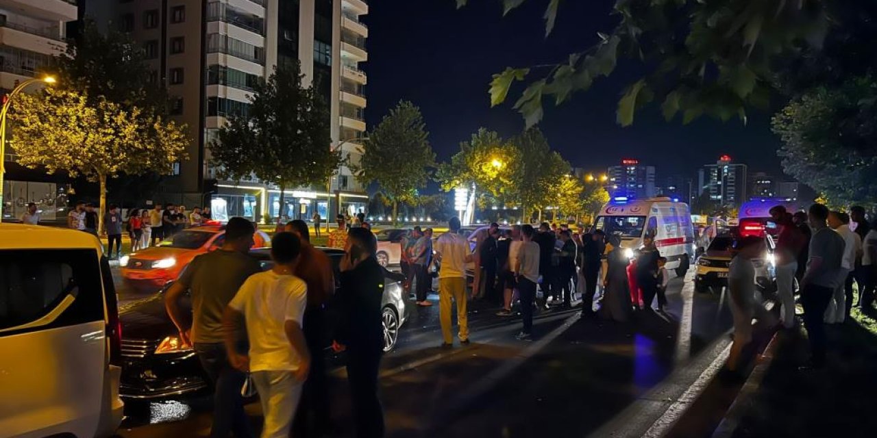 Diyarbakır’da düğün konvoyunda kaza: 3 yaralı